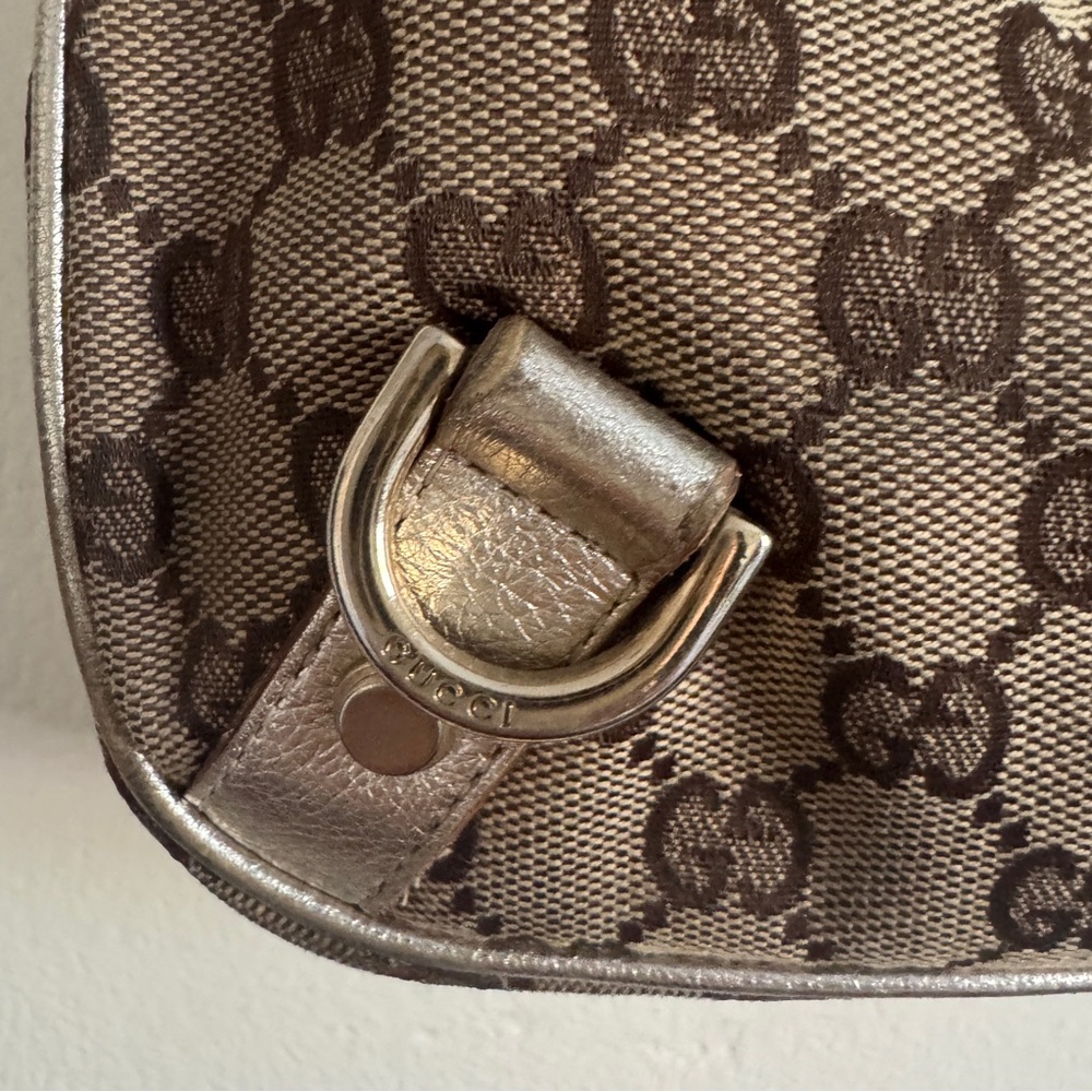 Vintage Gucci Abbey GG Metallic Gold Leather and Beige Shoulder Bag - Picture 4 of 16